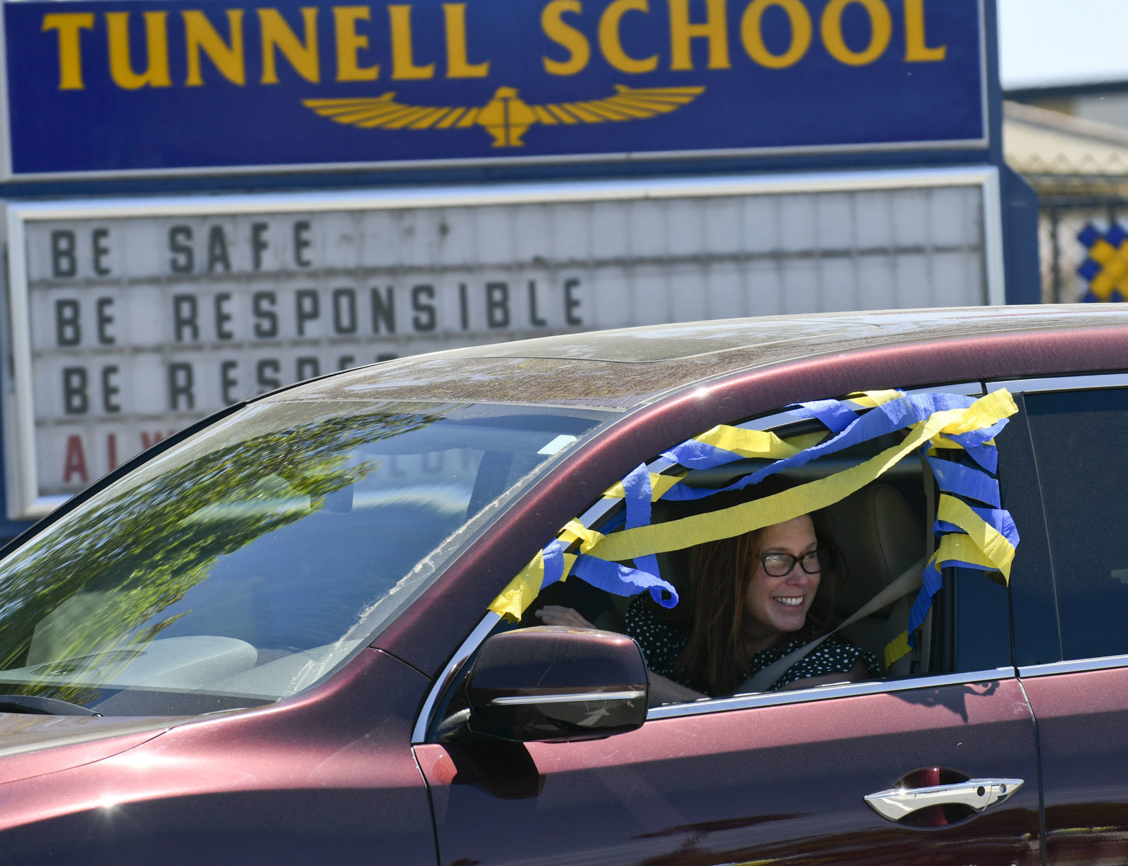 042420 Tunnell teacher parade 07.jpg